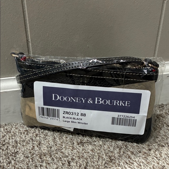 Dooney & Bourke Accessories - Dooney & Bourke Large Slim Wristlet (black)